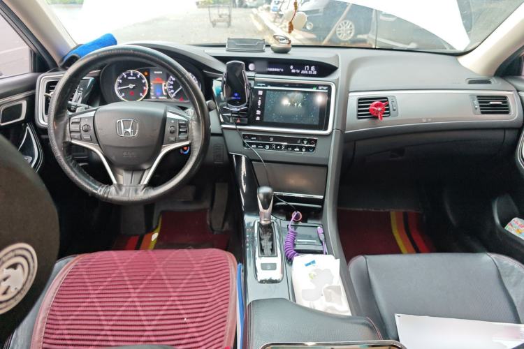 Used Honda Spirior 2015 2.0L Luxury Edition Center Console