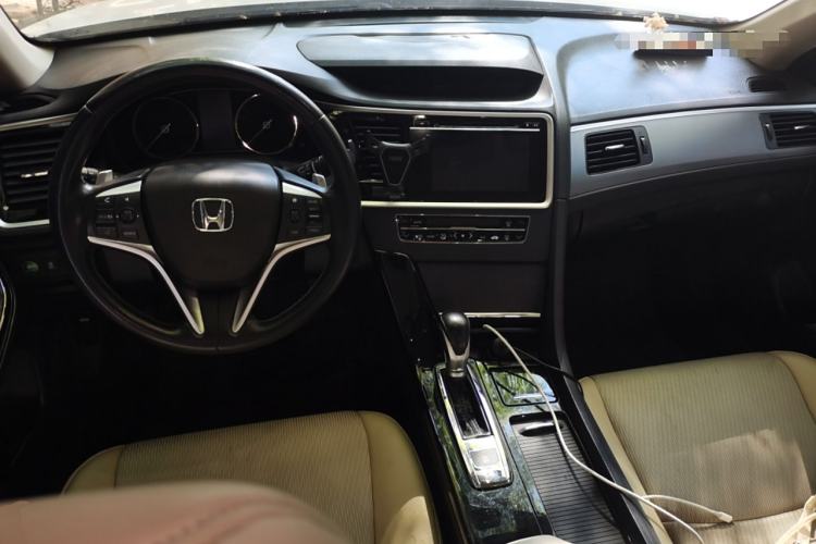 Used Honda Spirior 2015 2.0L Luxury Edition Center Console