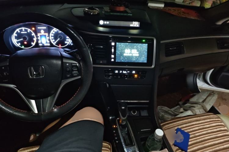 Used Honda Spirior 2015 2.0L Luxury Edition Center Console