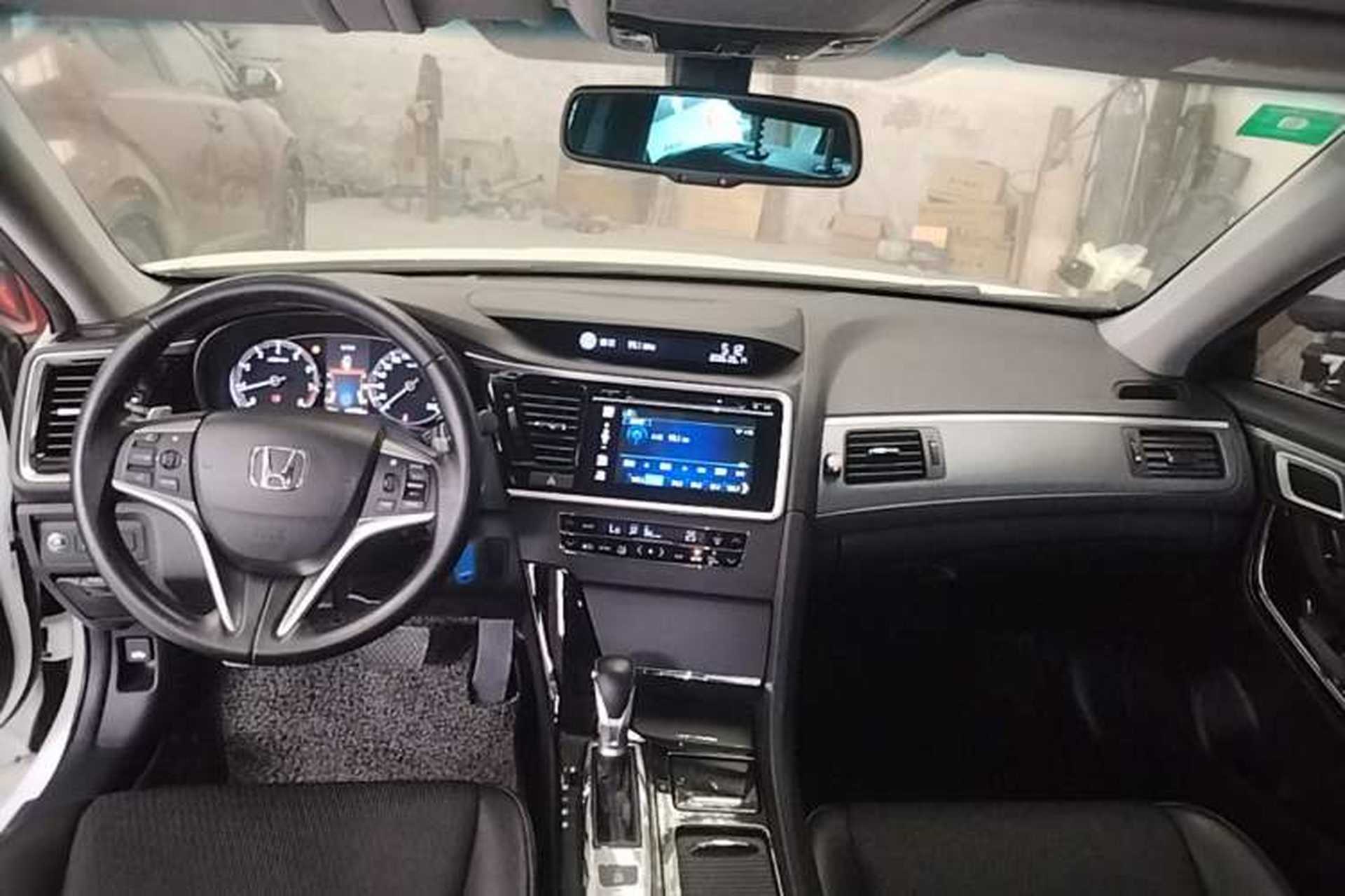 Used Honda Spirior 2015 2.0L Prestige Edition Center Console