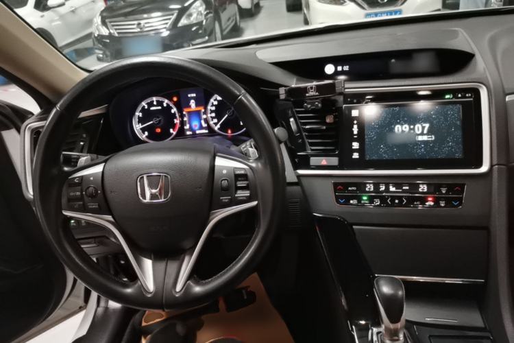 Used Honda Spirior 2015 2.0L Luxury Edition Center Console