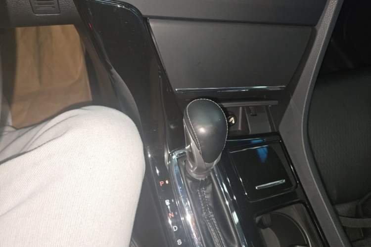 Used Honda Spirior 2015 2.0L Prestige Edition Gear Lever