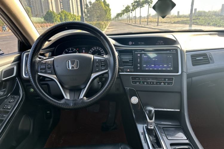 Used Honda Spirior 2015 2.0L Luxury Edition Interior 3