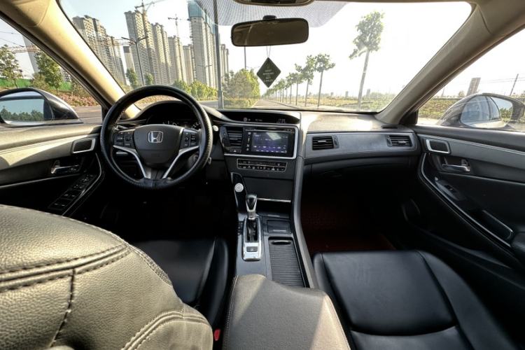 Used Honda Spirior 2015 2.0L Luxury Edition Interior 4