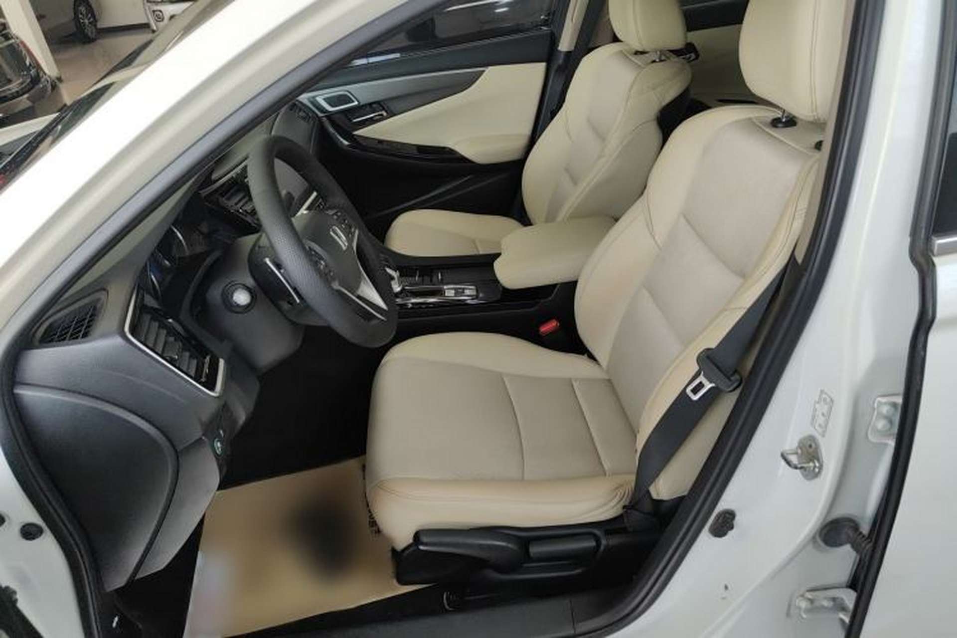 Used Honda Spirior 2015 2.0L Luxury Edition Interior 4