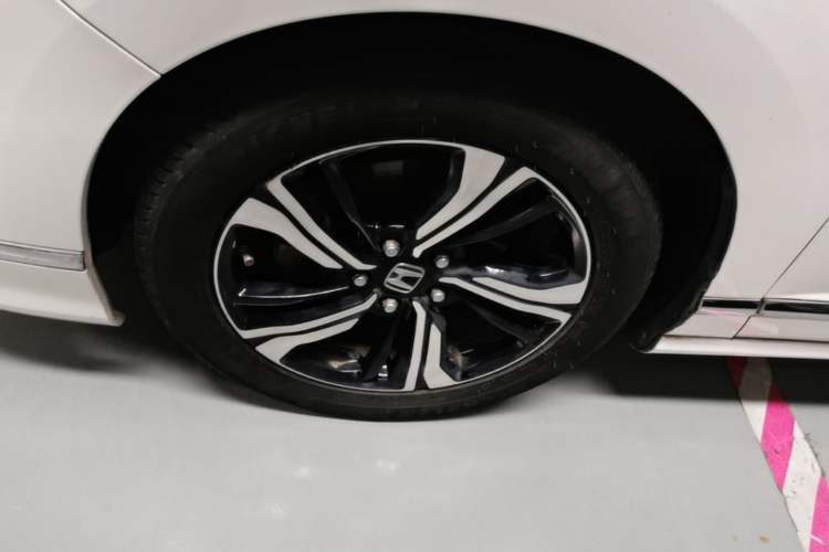 Used Honda Spirior 2015 2.0L Luxury Edition Left Front Wheel Hub