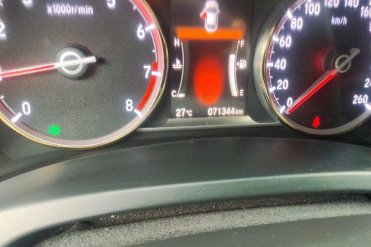 Used Honda Spirior 2015 2.4L Si Odometer Close Up