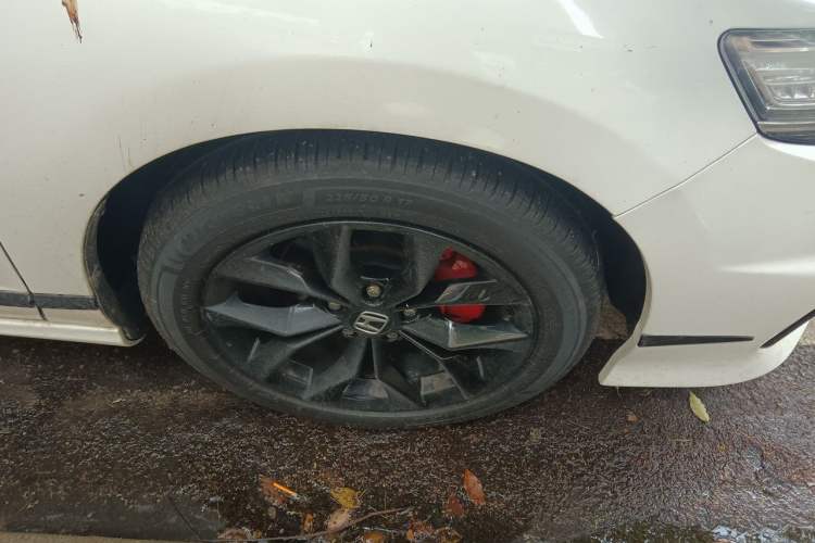 Used Honda Spirior 2015 2.0L Collector's Edition Right Front Wheel Hub