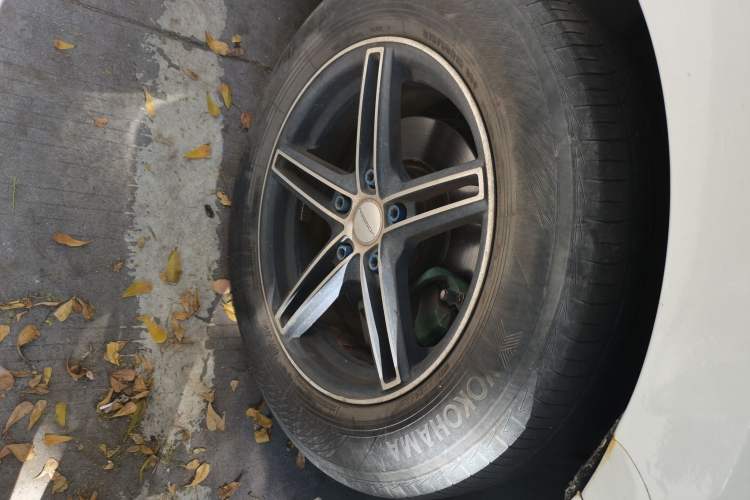 Used Honda Spirior 2015 2.0L Luxury Edition Right Front Wheel Hub