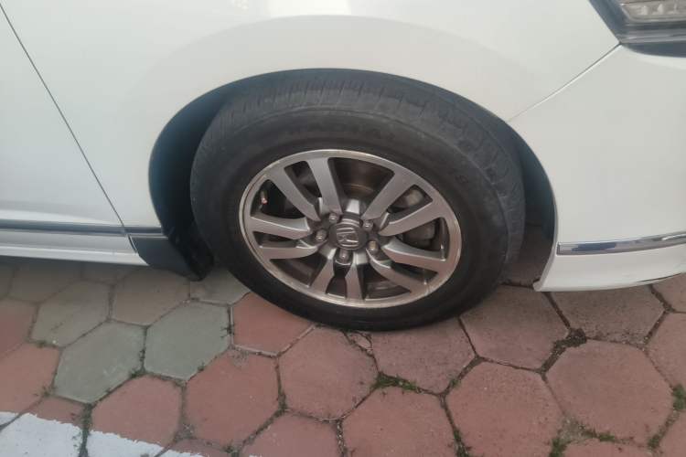 Used Honda Spirior 2015 2.0L Luxury Edition Right Front Wheel Hub