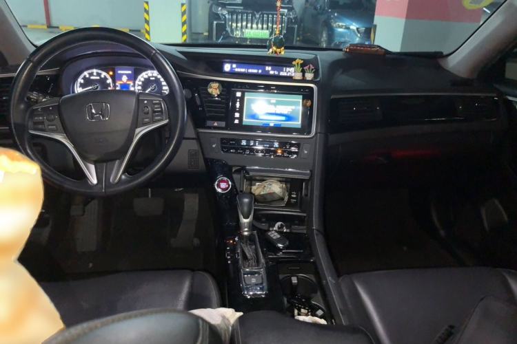 Used Honda Spirior 2017 2.4L Luxury Edition Center Console
