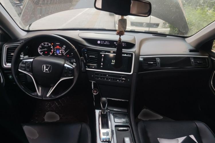 Used Honda Spirior 2017 2.4L Luxury Edition Center Console