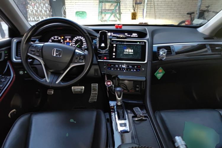 Used Honda Spirior 2017 2.4L Luxury Edition Center Console