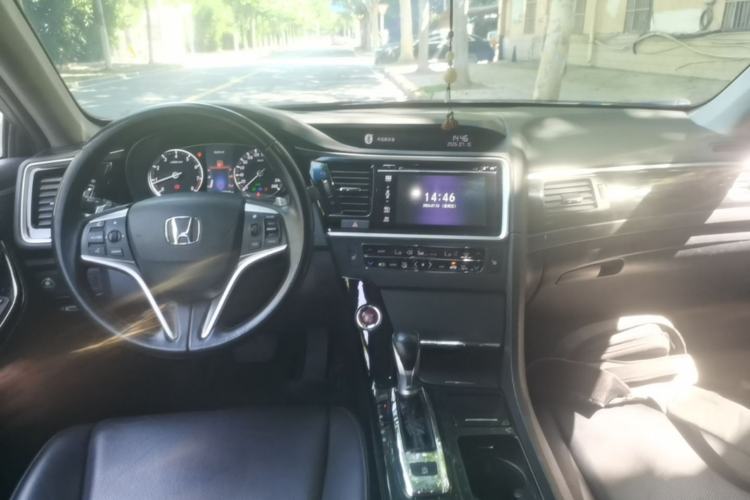 Used Honda Spirior 2017 2.4L Luxury Edition Center Console