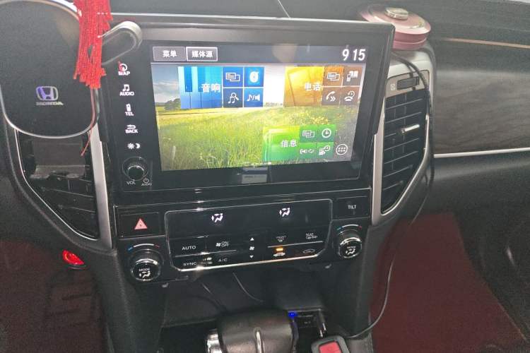 Used Honda UR-V 2017 240TURBO Two-Wheel Drive Luxury Edition China V Audio And AC Panel