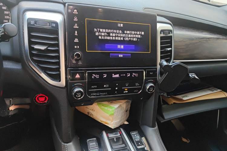 Used Honda UR-V 2017 370TURBO 2WD Prestige Edition China V Audio And AC Panel