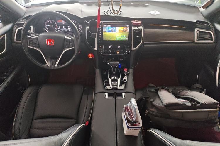 Used Honda UR-V 2017 240TURBO Two-Wheel Drive Luxury Edition China V Center Console