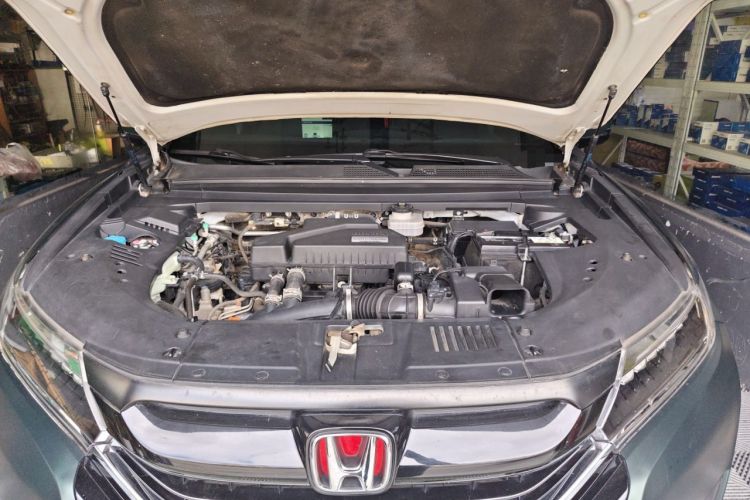 Used Honda UR-V 2017 240TURBO Two-Wheel Drive Luxury Edition China V Engine Bay