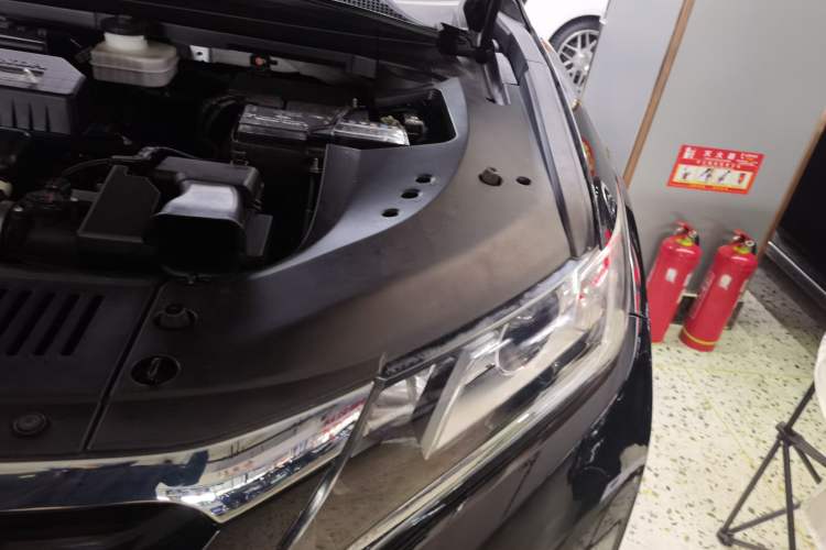 Used Honda UR-V 2017 240TURBO Two-Wheel Drive Classic Edition China V Engine Bay Left