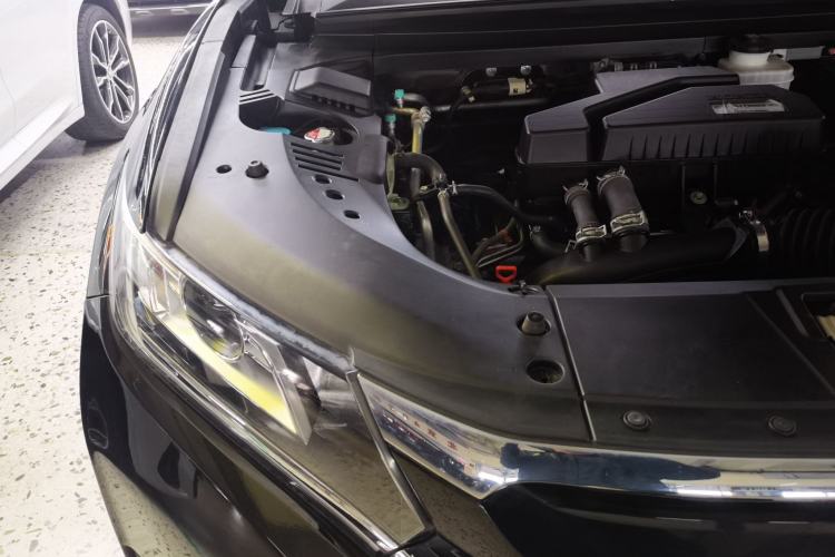 Used Honda UR-V 2017 240TURBO Two-Wheel Drive Classic Edition China V Engine Bay Right