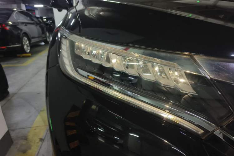 Used Honda UR-V 2017 370TURBO Four-Wheel Drive Prestige Edition China V Right Front Headlight