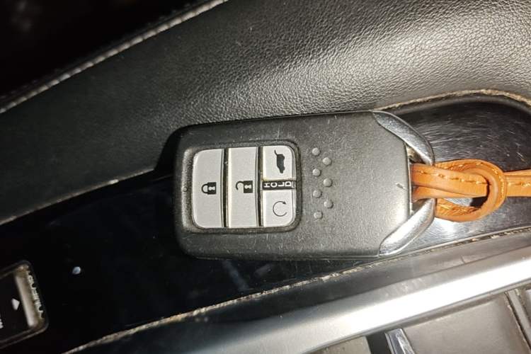 Used Honda UR-V 2017 370TURBO 2WD Prestige Edition China V Vehicle Key