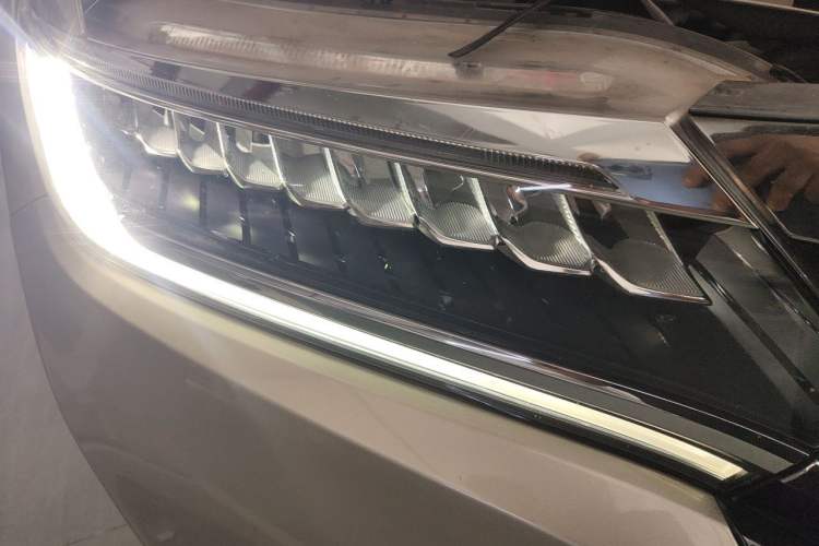 Used Honda UR-V 2017 370TURBO 2WD Prestige Edition China V Right Front Headlight