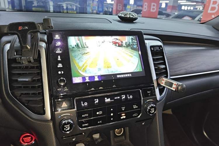 Used Honda UR-V 2017 240TURBO Two-Wheel Drive Luxury Edition China V Audio And AC Panel