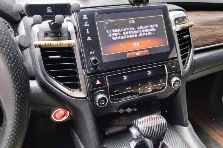 Used Honda UR-V 2017 240TURBO Two-Wheel Drive Classic Edition China V Audio And AC Panel