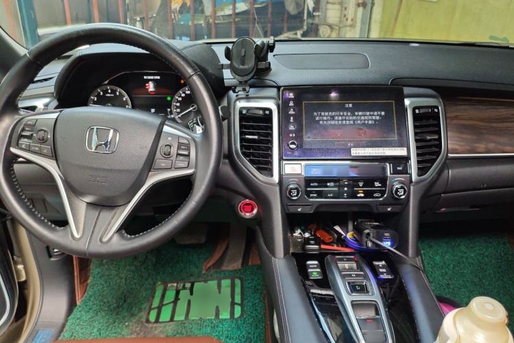 Used Honda UR-V 2017 370TURBO 2WD Prestige Edition China V Center Console