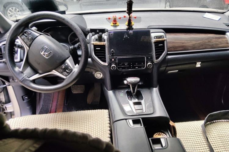 Used Honda UR-V 2017 240TURBO Two-Wheel Drive Classic Edition China V Center Console