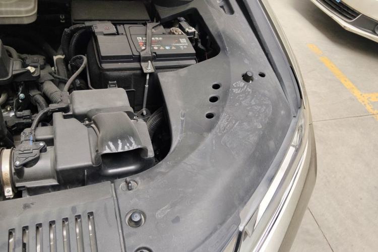 Used Honda UR-V 2017 240TURBO Two-Wheel Drive Classic Edition China V Engine Bay Left