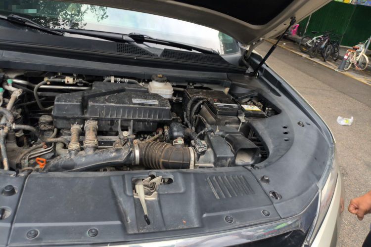 Used Honda UR-V 2017 240TURBO Two-Wheel Drive Classic Edition China V Engine Bay Left