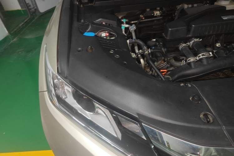 Used Honda UR-V 2017 240TURBO Two-Wheel Drive Classic Edition China V Engine Bay Right