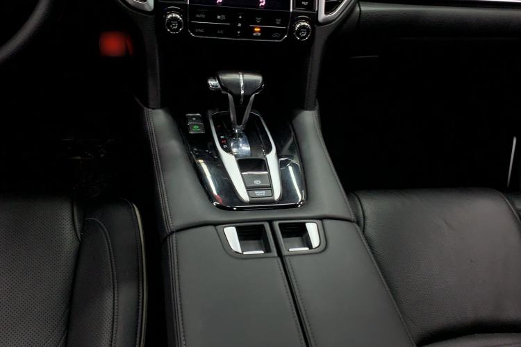Used Honda UR-V 2017 240TURBO Two-Wheel Drive Classic Edition China V Gear Lever