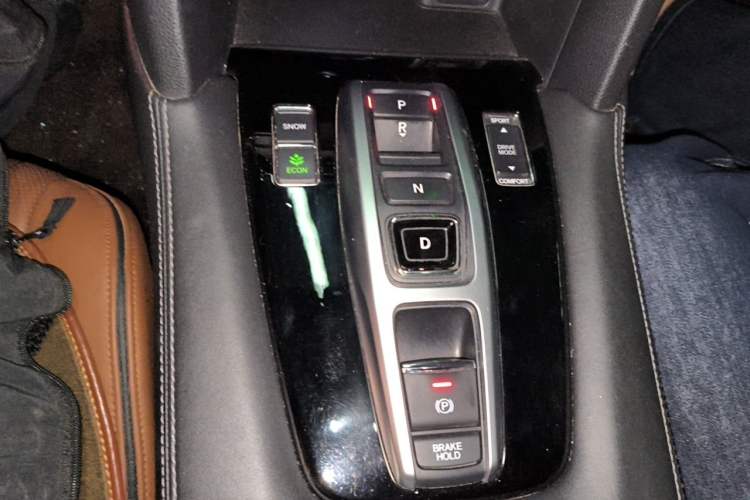 Used Honda UR-V 2017 370TURBO Four-Wheel Drive Prestige Edition China V Gear Lever