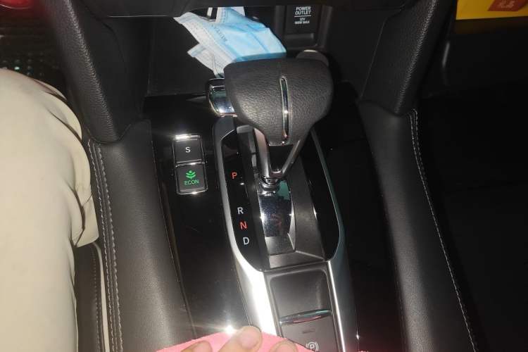 Used Honda UR-V 2017 240TURBO Two-Wheel Drive Classic Edition China V Gear Lever