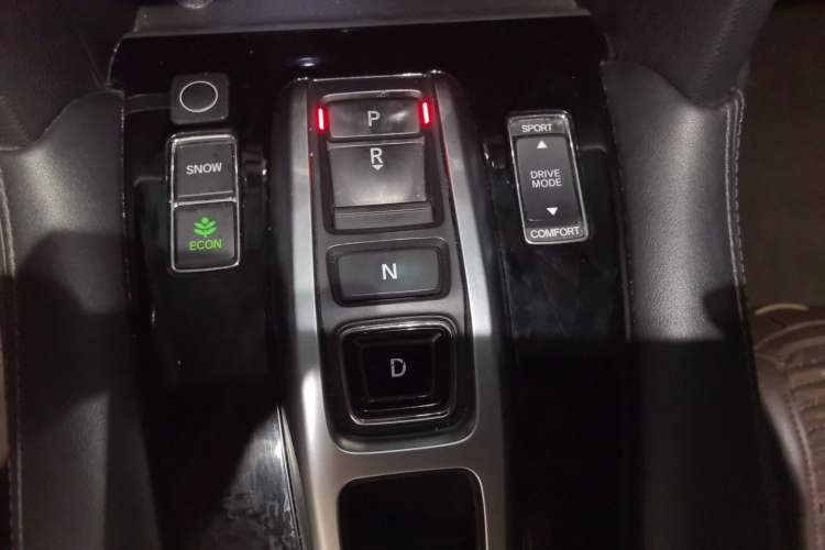 Used Honda UR-V 2017 370TURBO Four-Wheel Drive Prestige Edition China V Gear Lever