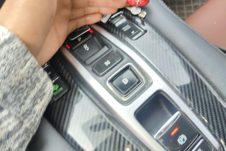 Used Honda UR-V 2017 370TURBO 2WD Prestige Edition China V Gear Lever
