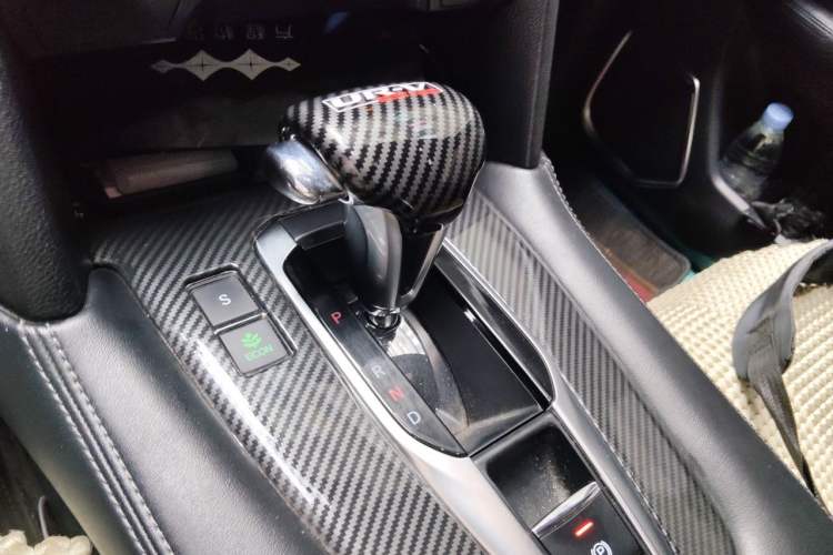 Used Honda UR-V 2017 240TURBO Two-Wheel Drive Classic Edition China V Gear Lever