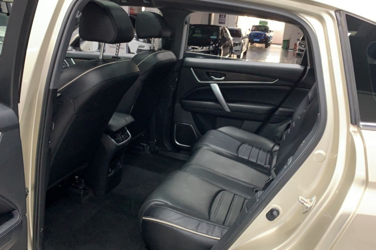 Used Honda UR-V 2017 240TURBO Two-Wheel Drive Classic Edition China V Interior 2