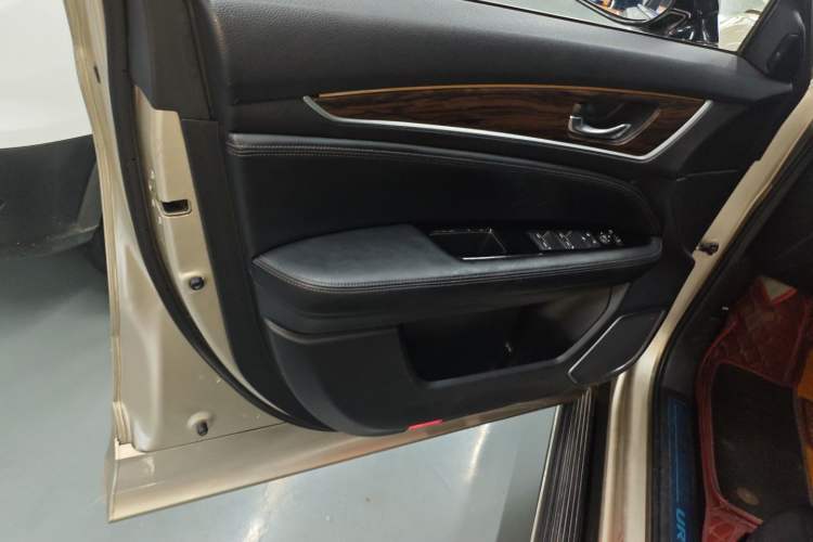 Used Honda UR-V 2017 240TURBO Two-Wheel Drive Luxury Edition China VI Left Front Door Interior