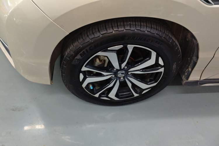 Used Honda UR-V 2017 240TURBO Two-Wheel Drive Luxury Edition China VI Left Front Wheel Hub