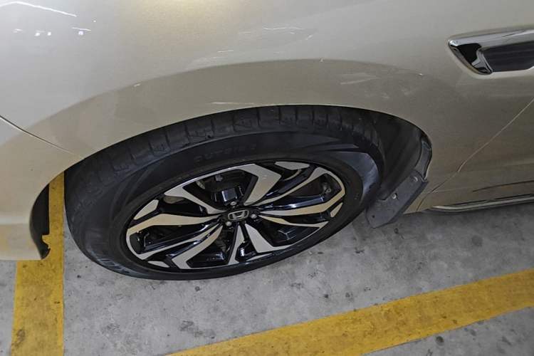 Used Honda UR-V 2017 240TURBO Two-Wheel Drive Luxury Edition China V Left Front Wheel Hub