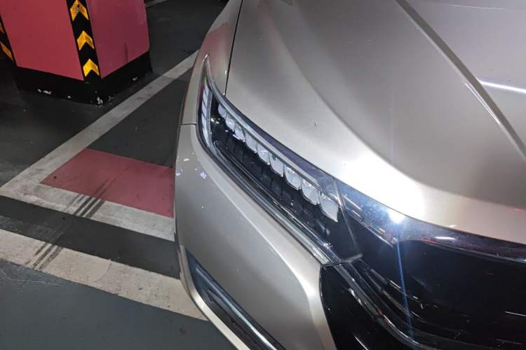 Used Honda UR-V 2017 240TURBO Two-Wheel Drive Luxury Edition China V Right Front Headlight