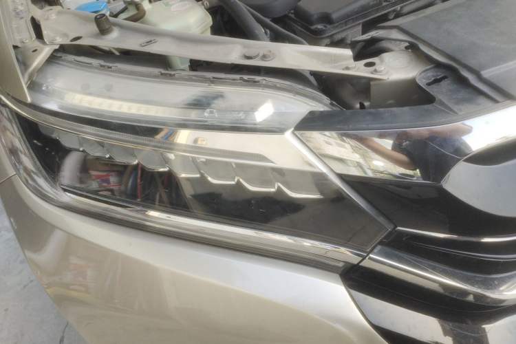 Used Honda UR-V 2017 370TURBO 2WD Prestige Edition China V Right Front Headlight