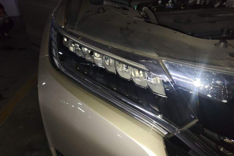 Used Honda UR-V 2017 370TURBO 2WD Prestige Edition China V Right Front Headlight