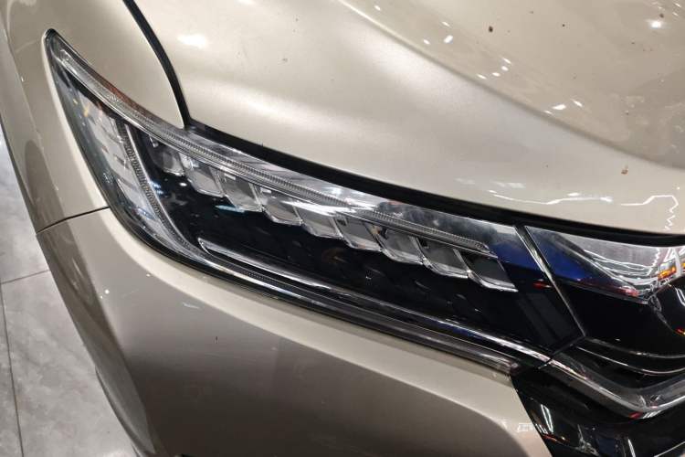 Used Honda UR-V 2017 370TURBO Four-Wheel Drive Prestige Edition China V Right Front Headlight