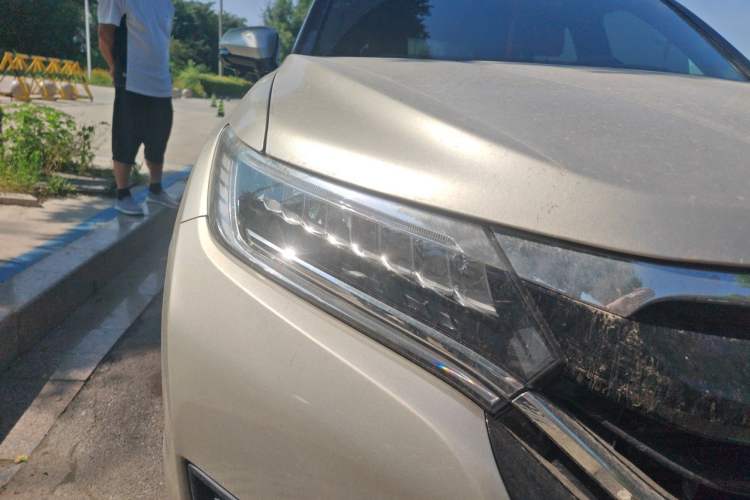 Used Honda UR-V 2017 370TURBO 2WD Prestige Edition China V Right Front Headlight