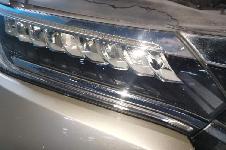 Used Honda UR-V 2017 240TURBO Two-Wheel Drive Luxury Edition China V Right Front Headlight